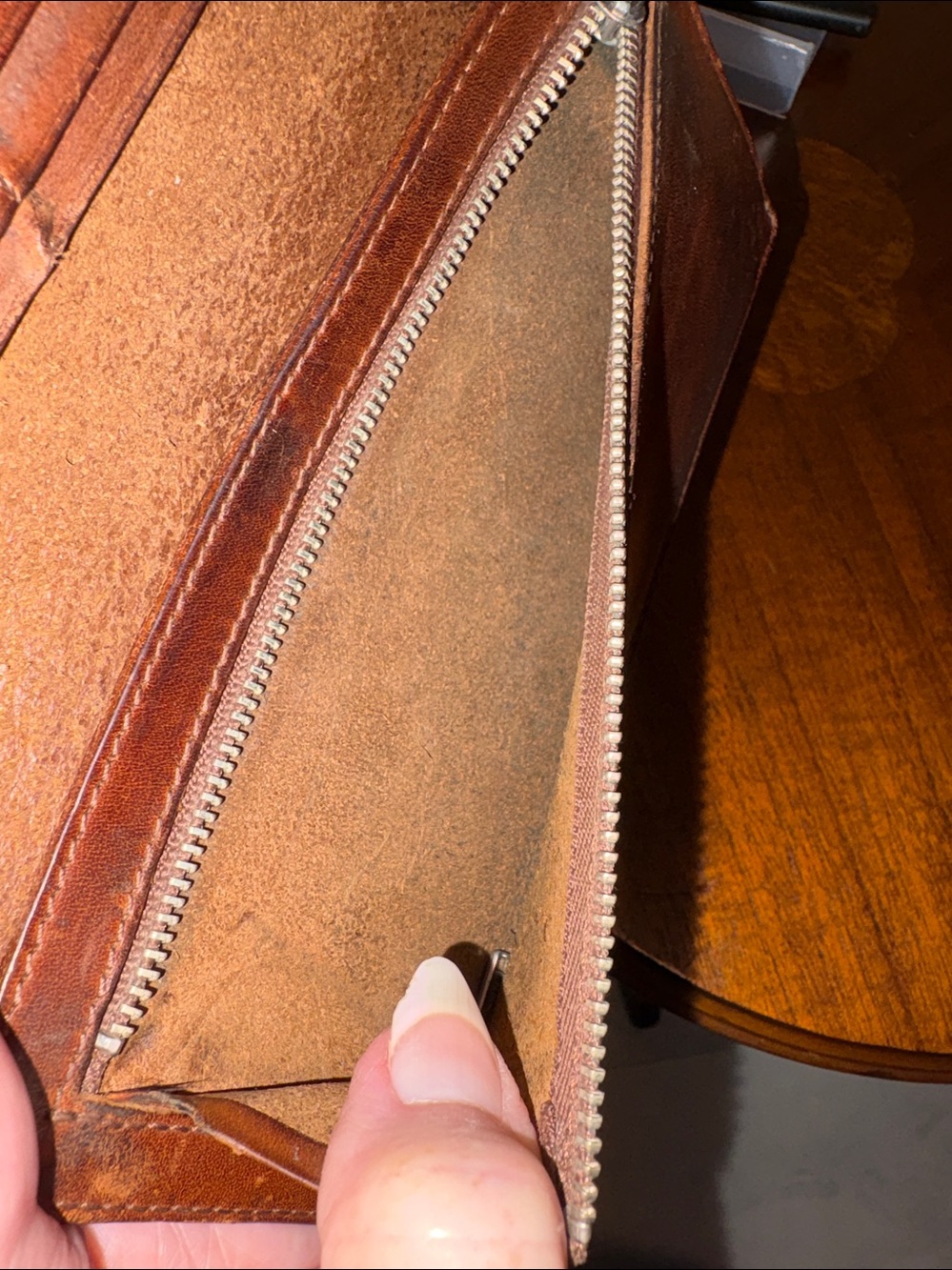 Porter  men’s Brown thick leather wallet  heavy duty holds coins bills
Cards/Tie - Picture 11 of 12